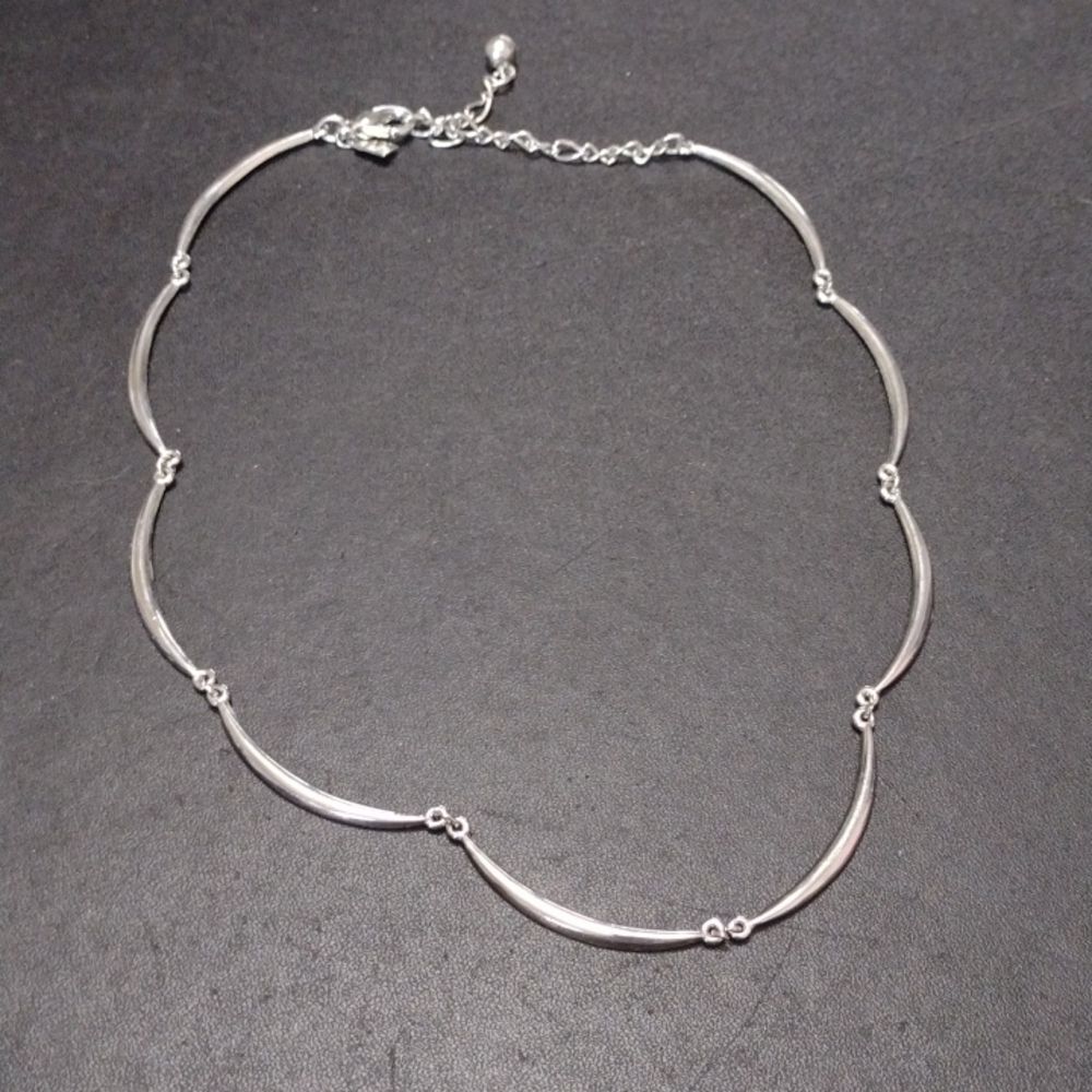 Vintage Lady Remington silver tone necklace 16-19.5"